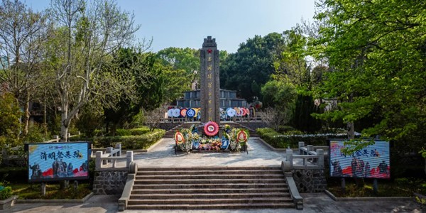 傳承紅色基因，弘揚(yáng)愛國精神！寧紅電氣開展清明祭掃活動！